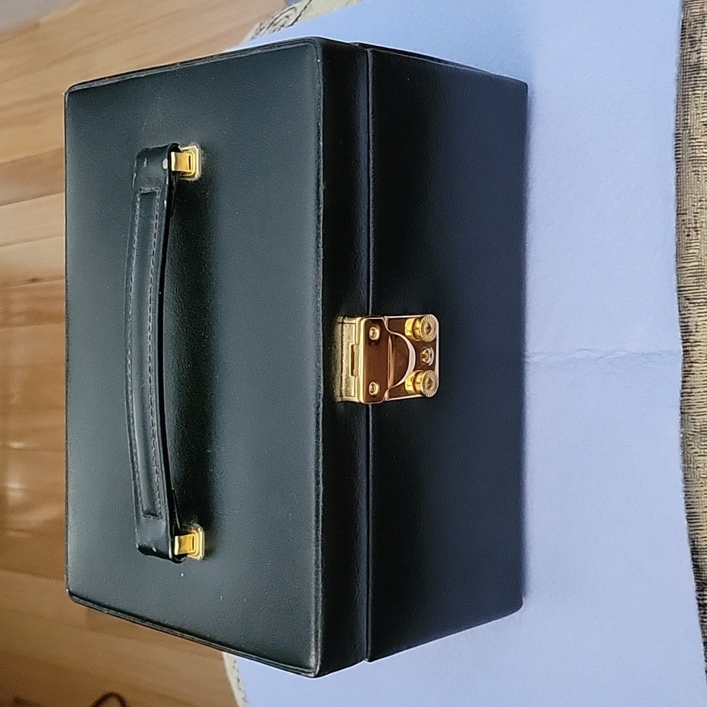 Dulwich Jewlery Case Genuine Designs